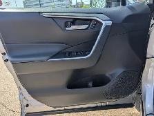 2024 Toyota RAV4 XLE - Photo 17