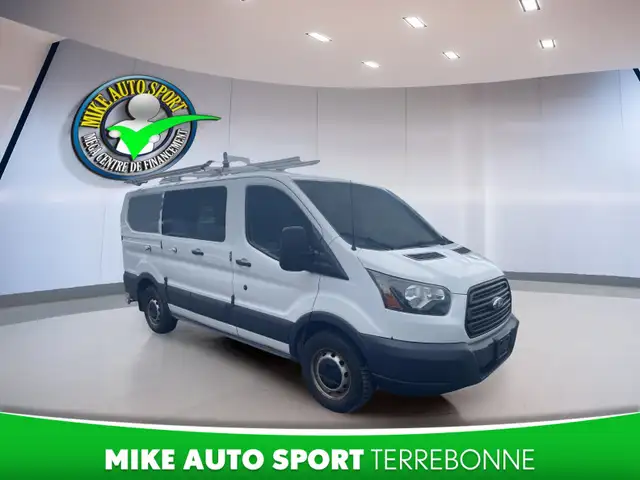 Ford Transit Cargo Van T-150 toit bas 130 po PNBV de 8 600 lb po