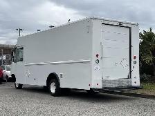 2018 Ford E-450 Super Duty 18 Foot Step Van With Shelving - Photo 8