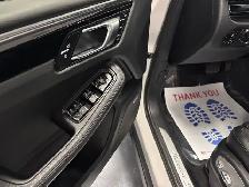 2022 Porsche Macan S AWD - Photo 8