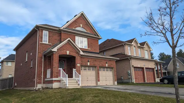 3 Bedrooms Full Detached House in Southeast Barrie for Rent