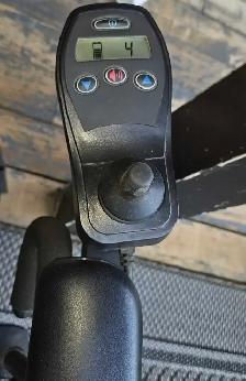 ELECTRIC WHEELCHAIR EXCELLENT CONDITION! - Photo 5