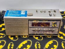 Vintage General Electric (GE) AM/FM clock radio (#19288-2) - Photo 2