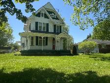 1900's Victorian Home - Photo 3