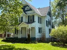 1900's Victorian Home - Photo 5