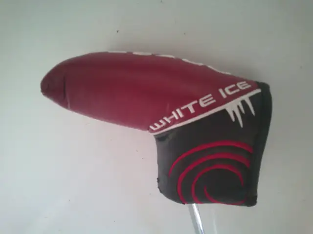 ODEYSSEY PUTTER AND HEAD COVER COMME NEUF LIKE NEW
