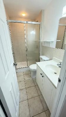 Queen w Spadina,$1599 utils inc,1br,over shop, Immed,July or Aug - Photo 10