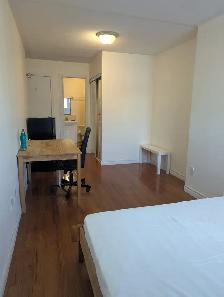 Multiple Rooms Private Bath Balcony Parking @York University - Photo 5