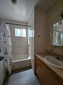 5 1/2 apartment for rent near Saint Michel Metro station - Photo 2