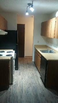 GREAT LOCATION! 1 BEDROOM, Available July,1 - Photo 3