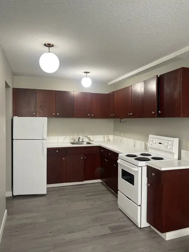 FOR RENT 1 & 2 Bd apartments - 11916 105 St Edmonton area NAIT