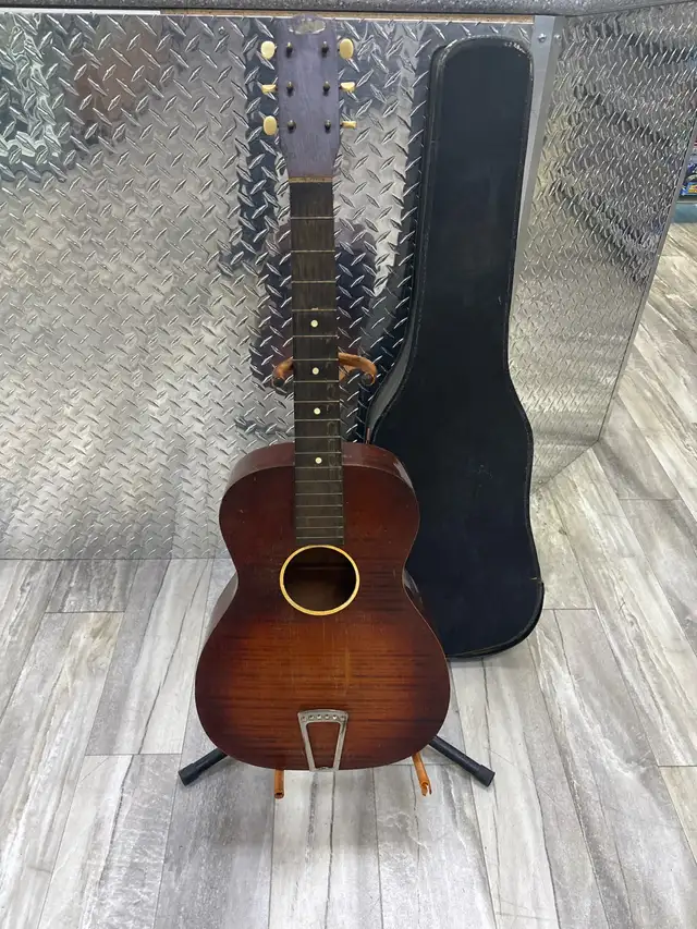 Harmony H900 Paelor Guitar 1930s