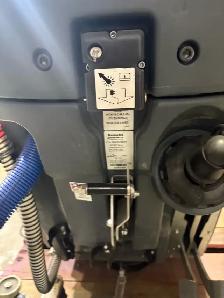 Electric industrial floor scrubber - Photo 2