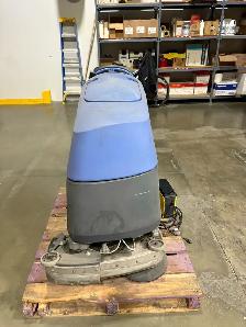 Electric industrial floor scrubber - Photo 4