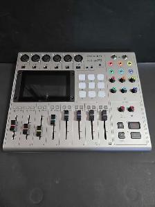 Zoom Podtrack P8 INTERFACE In Box