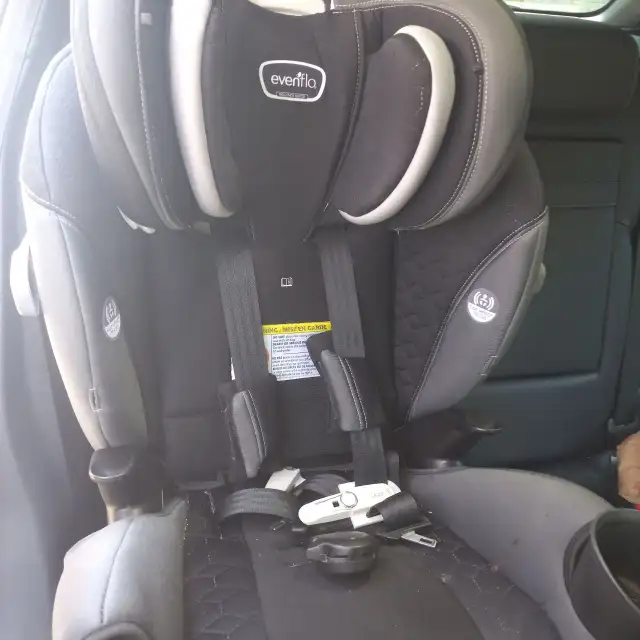 Siège d'auto et coquille pour bébé Evenflo LiteMax avec base