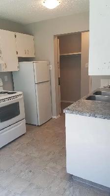 1 bedroom unit - Located in Crestwood - Photo 5
