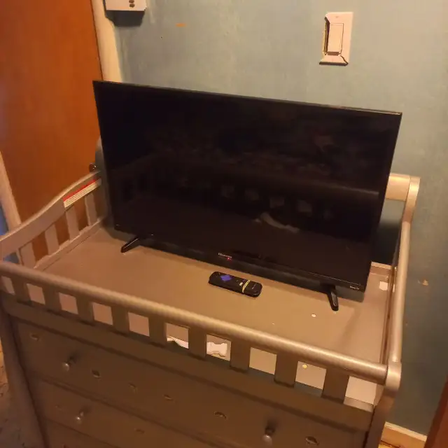 Télévision intelligente Hisense 32' Roku TV