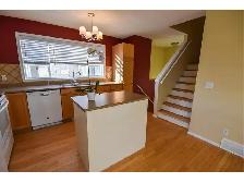 3 rd floor room,a high-access location,5 Mins To C-TrainJune28 - Photo 3