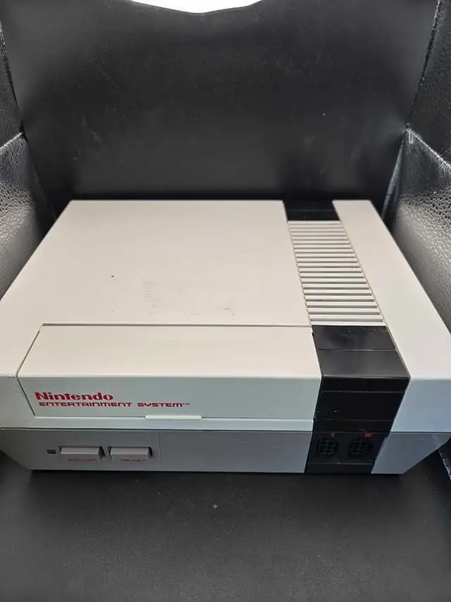 NINTENDO ENTERTAINMENT SYSTEM W/ACC
