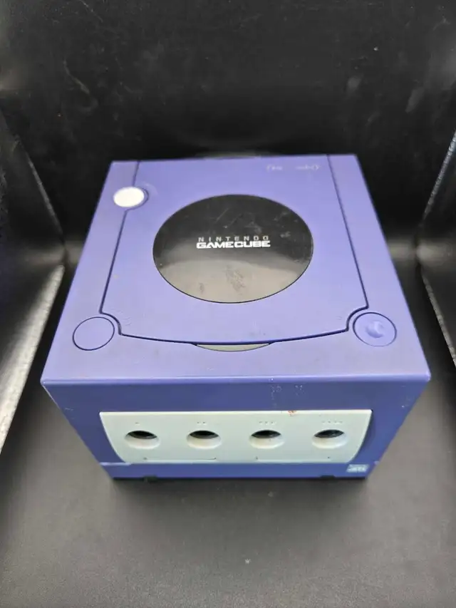 NINTENDO GAMECUBE PURPLE W/ACC