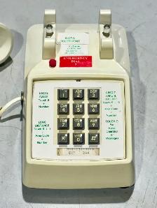 Vintage WHITE Push-Button Desk Telephone (Circa 1970s) - Photo 3
