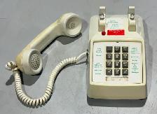 Vintage WHITE Push-Button Desk Telephone (Circa 1970s) - Photo 5