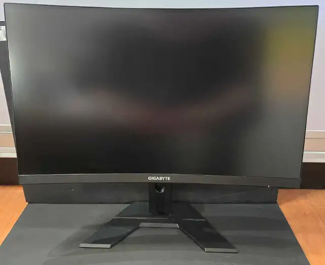 27' GIGABYTE CURVED MONITOR W/ACC