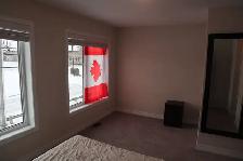 PRIVATE ROOM WITH PRIVATE WASHROOM IN SHARED TOWNHOUSE - Photo 2