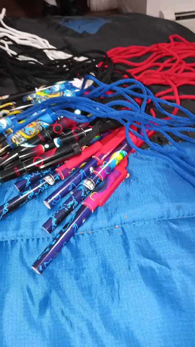24 stylo à vendre rapidement et urgent