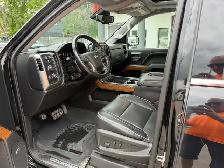 2017 Chevrolet Silverado 1500 High Country Crew Cab 4X4 - Photo 10