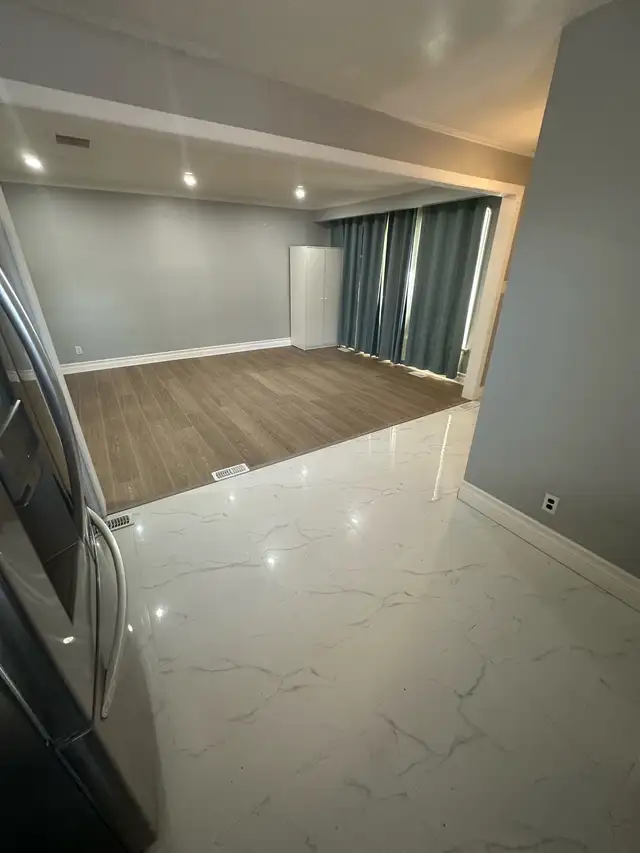 4 Bed 2 WR Mainfloor Rent - Lawrence/Markham - Available NOW
