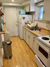 2 Bedroom in triplex for $1900 Aug 1 heat, water, yard - Photo 12