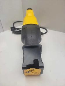 Dewalt DWE305 Reciprocating Saw - Photo 3
