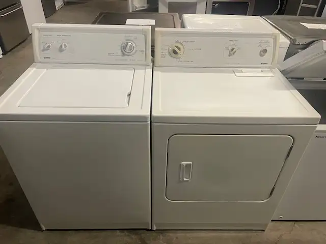 Laveuse sécheuse traditionnelles blanches Kenmore