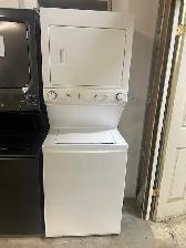 Laveuse sécheuse superposées (stacker) blanches Frigidaire