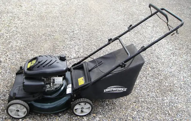 YARDWORKS SELF PROPELLED GAS LAWN MOWER