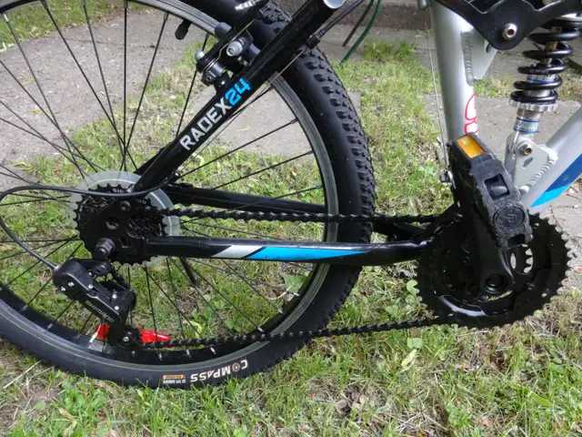 VÉLO SUPERCYCLE POUR ENFANTS OU ADULTE, 24 POUCES.