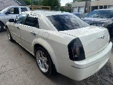 2010 Chrysler 300 Touring SEDAN NEW SAFETY CLEAN TITLE - Photo 4