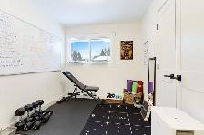 Fully Renovated 3 bed, 1 bath rancher with garage. - Photo 5