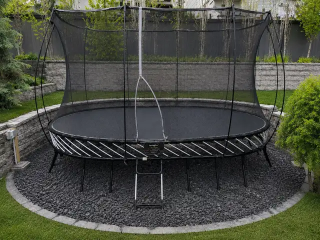 Spring Free Trampolline 11 x 13. Comes with brand new SPF Mat