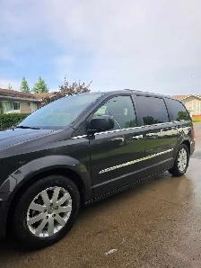 2011 town country van - Photo 2