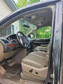 2011 town country van - Photo 6