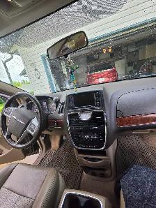 2011 town country van - Photo 8