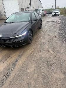 HYUNDAI ELANTRA Price $19,444 only 41,000k - Photo 2