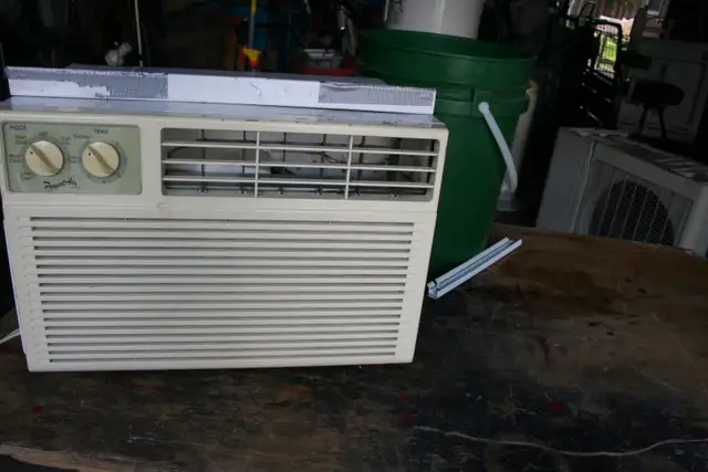 Air climatisé fonctionnel 5200 BTU Livraison possible