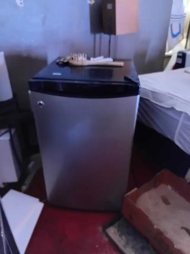 Small bar fridge(no freezer) Mint