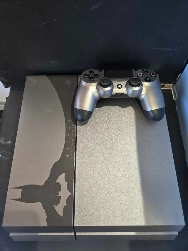 PS4 BATMAN SPECAIL EDITION CONSOLE 500GB W/ACC