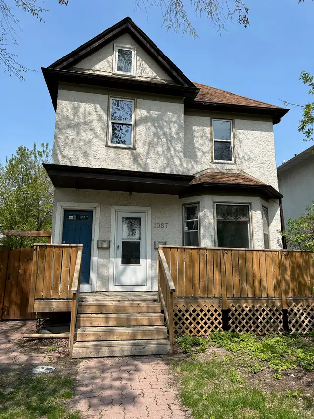 3Bed 1Bath Duplex Suite For Rent On Corydon