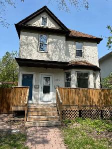 3Bed 1Bath Duplex Suite For Rent On Corydon